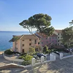 Adria Vista Losinj Апартаменты *