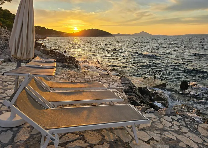 Adria Vista Losinj 아파트 *